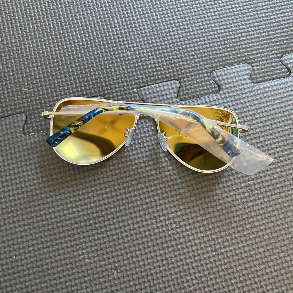 Blenders Polarized  sunglasses - Picture 2 of 7